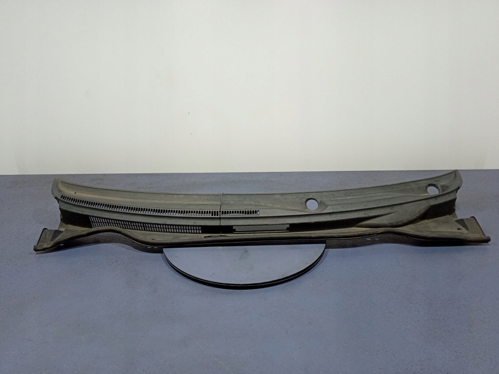 фото №1, Corolla verso ii 04- жабо верхний левая правое kpl eu