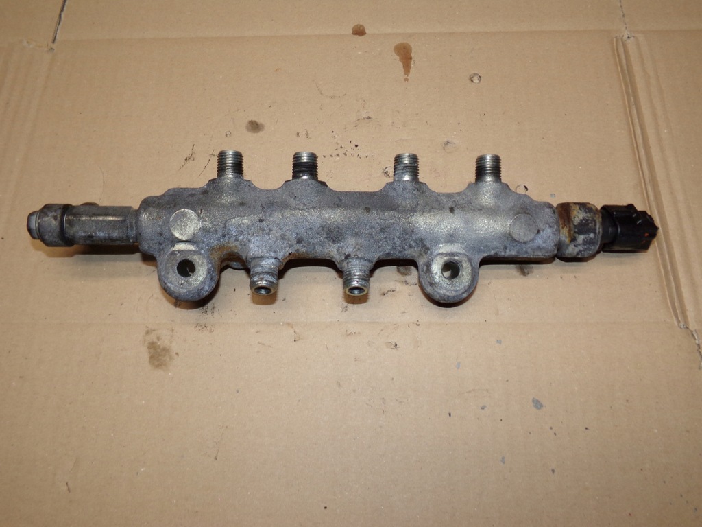 фото №1, Молдинг впрыскная mazda 5 2.0 citd