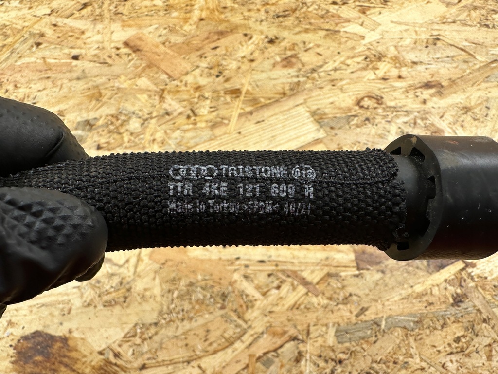 фото №9, Труба шланг wąż wody porsche taycan 9j1 4ke121609r 2019-