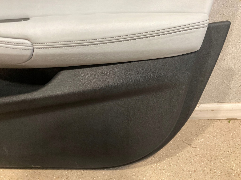 Обшивка двері передніх перед сторона правий bmw m5 f90 Недорого