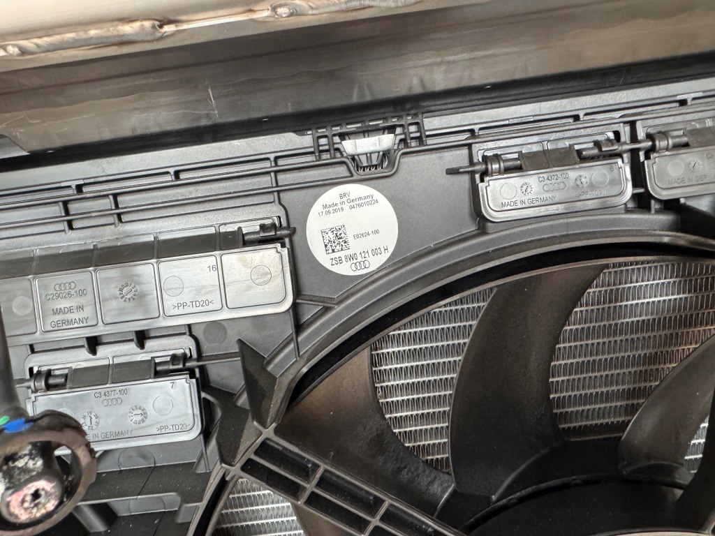 Audi a8 d5 4n0 4.0 60tfsi 338 kw 460km балка ремень перед радиатор вентилятор с Разборки