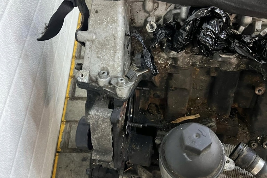 Двигатель bmw 5 touring e61 13712247444 2.5l дизель 120kw 2004 Цена