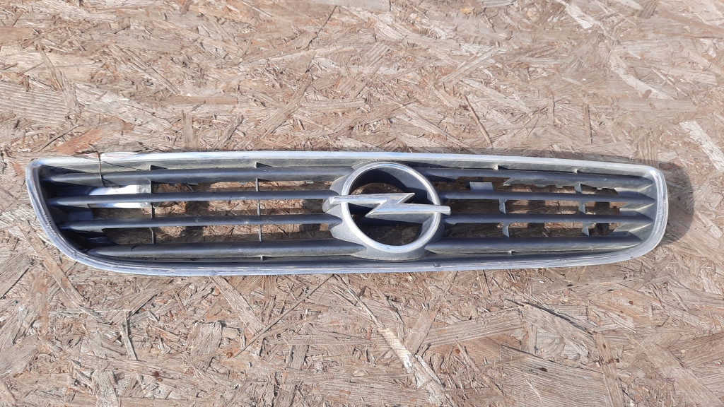 фото №1, Решётка радиатора opel zafira a 00r 90580685