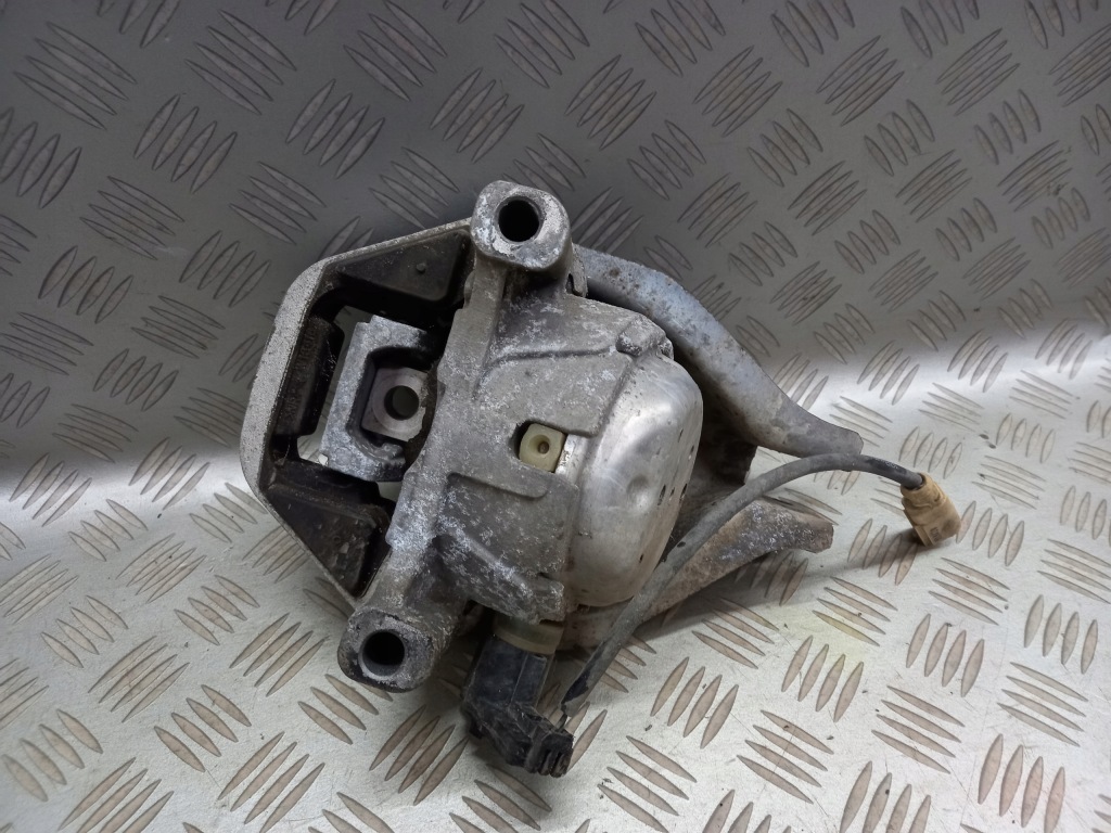 фото №1, Кронштейн подушка двигуна audi a6 c7 3.0 tdi