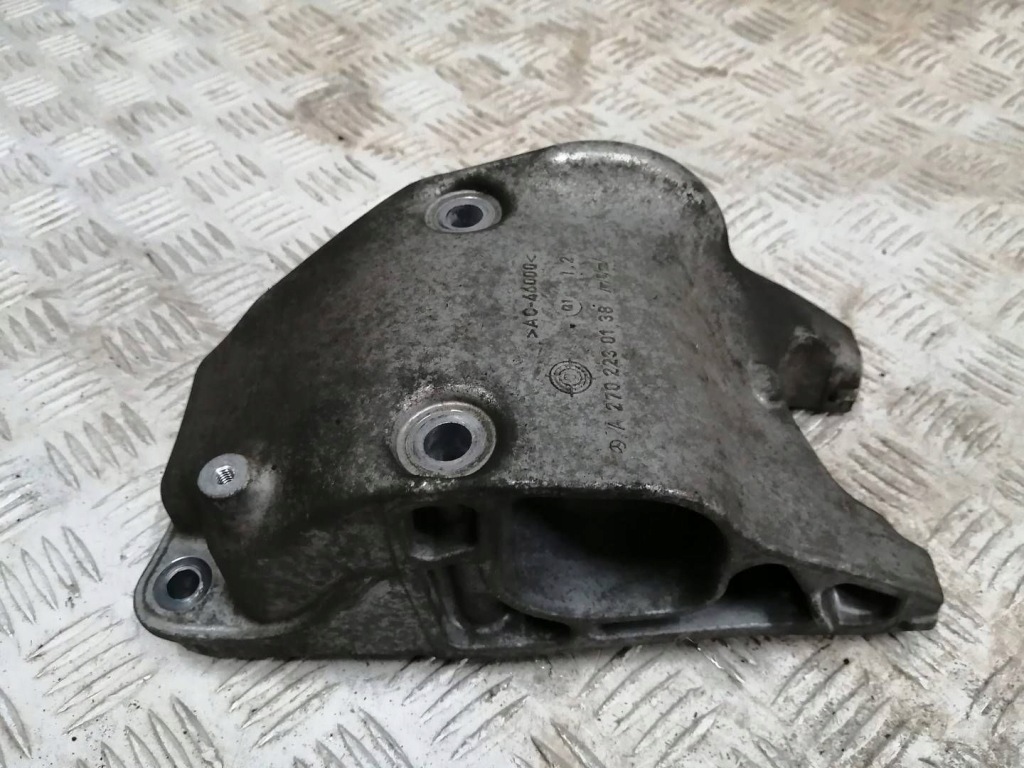 фото №1, Mercedes a w176 w246 cla w117 1.6 cgi кронштейн підпора піввісь