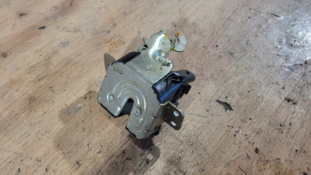 фото №1, Замок крышки багажника mitsubishi colt vi hb 5d