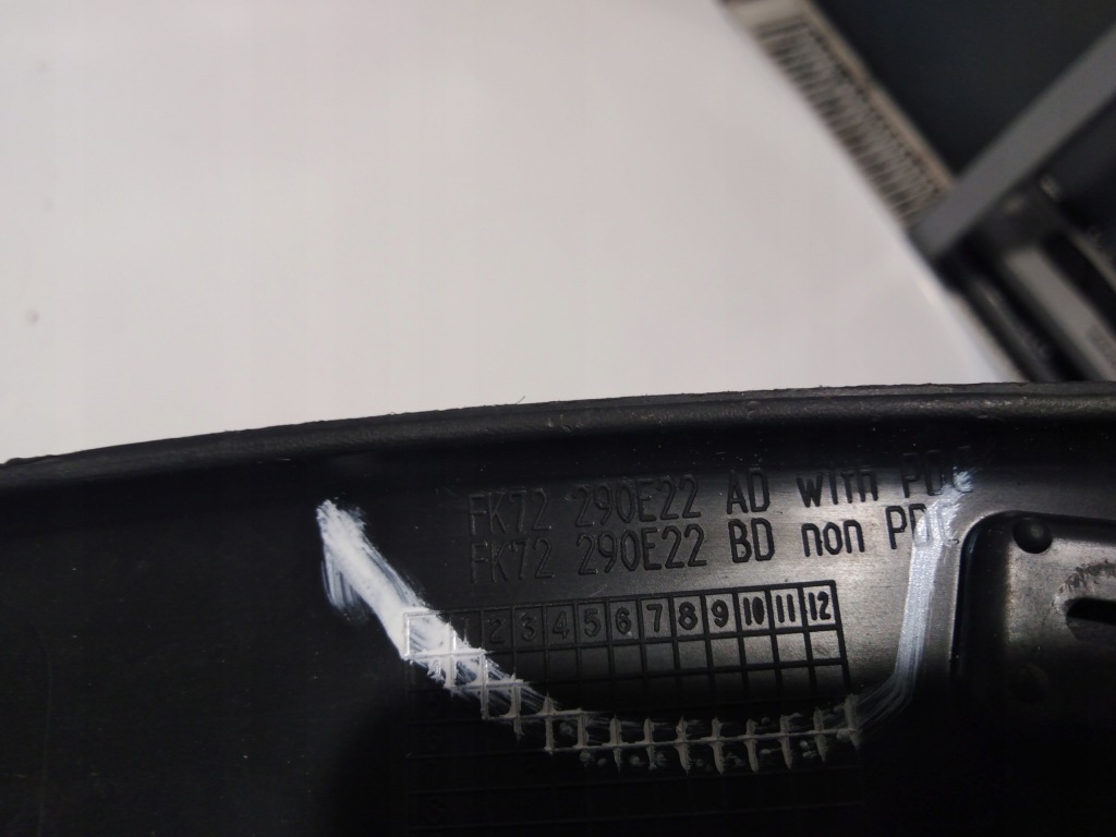 фото №3, Land rover discovery sport молдинг права задня крила