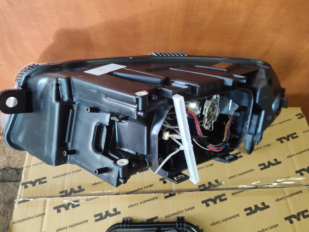 фото №7, Фара лампа права bi-xenon audi a6 c6 1338104e