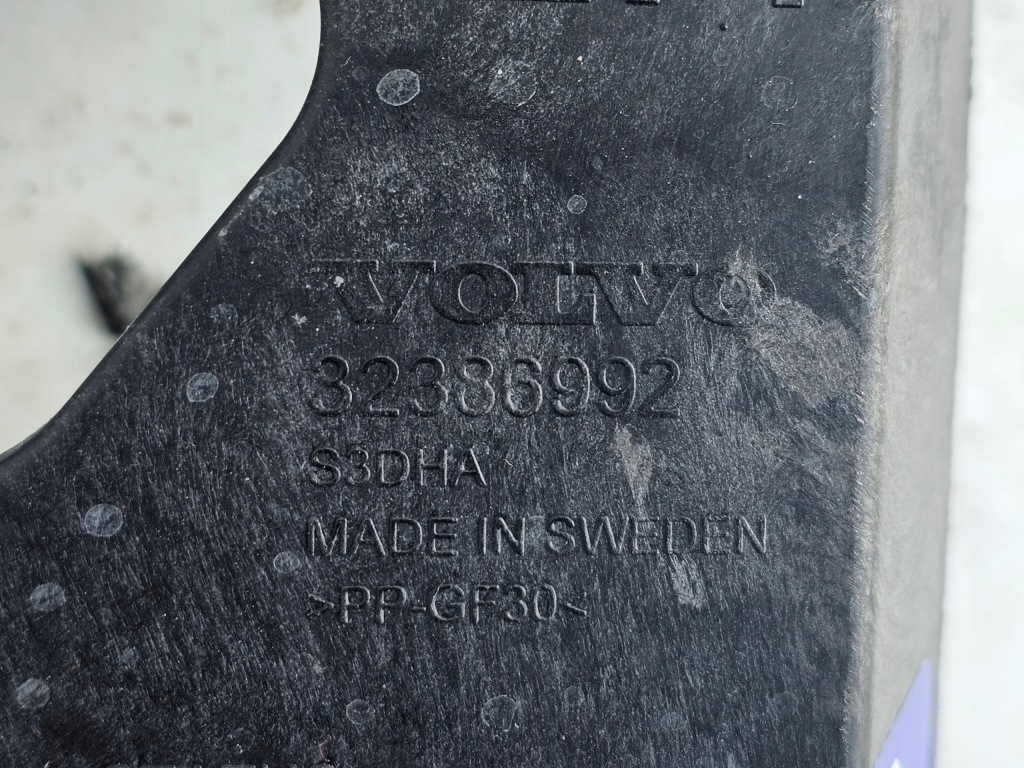 Направляющая кронштейн бампера левый правый volvo xc40 c40 17 - задний задняя в Украине