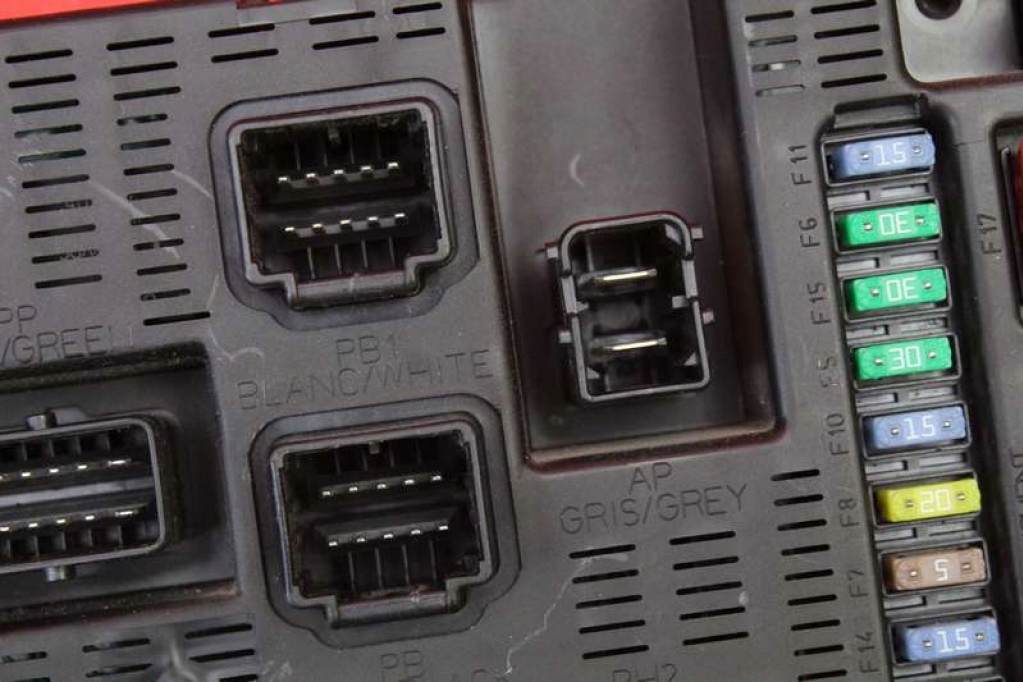 фото №11, Коробка запобіжників bsi 9664368980 citroen jumpy ii 1.6 hdi 90 km 07-16