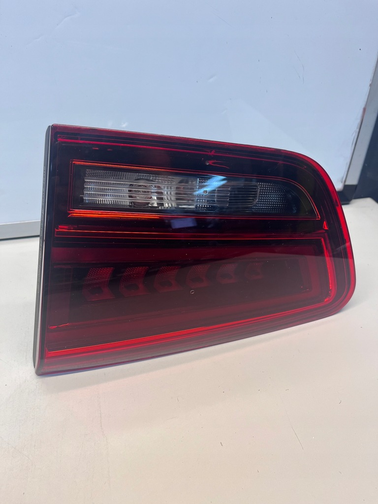 фото №1, Vw sharan ii 15r лампа правый задняя led 7n0945308