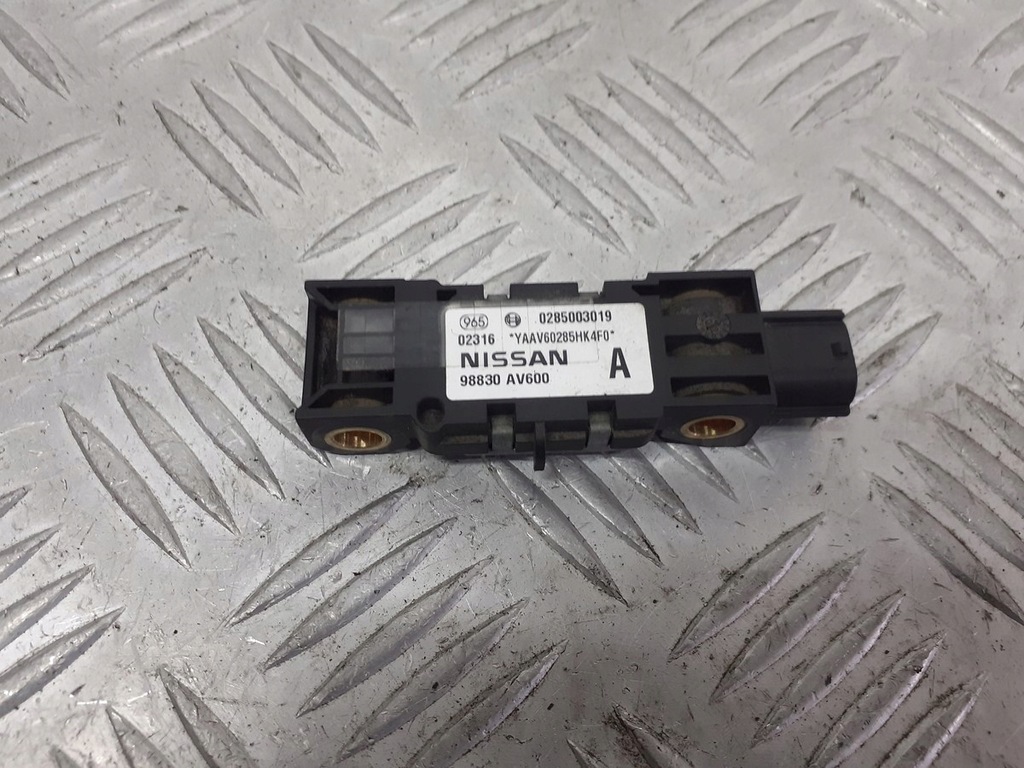 фото №1, Датчик удара nissan primera p12 98830av600