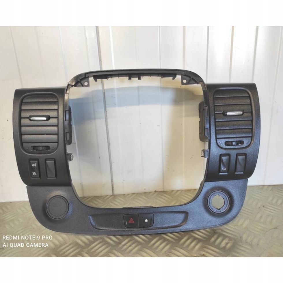 Купити 2015 renault trafic 3 x82 панель  середня / радіо / gps 93452450