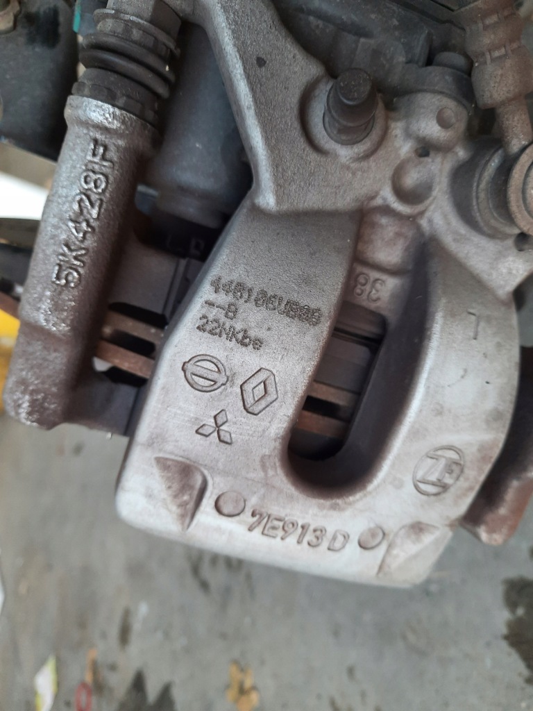 Renault austral 1.2 e-tech oś балка підвіска задня в Україні