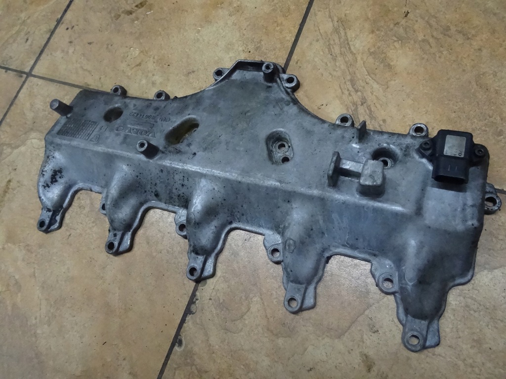фото №6, Volvo v70 2.4d 04' крышка клапанов 30614422