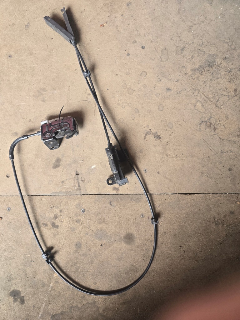 Купить Трос тяга капот mercedes w172 a1728800560