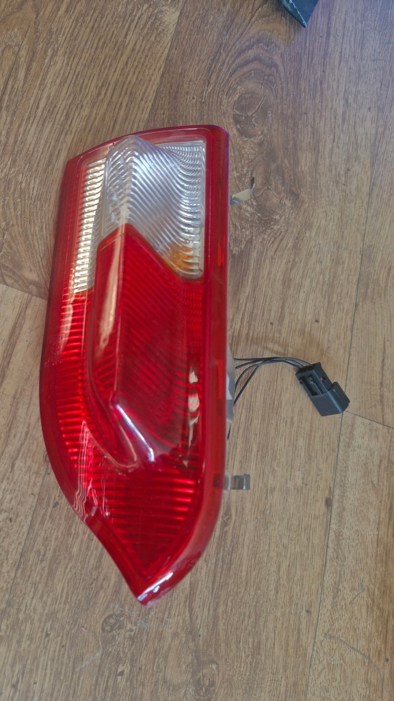 Фара правый  задний  13226855 opel insignia a przedlift Доставка