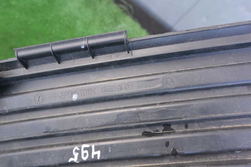 фото №9, Land rover discovery молдинг бампера задня 8h2217775