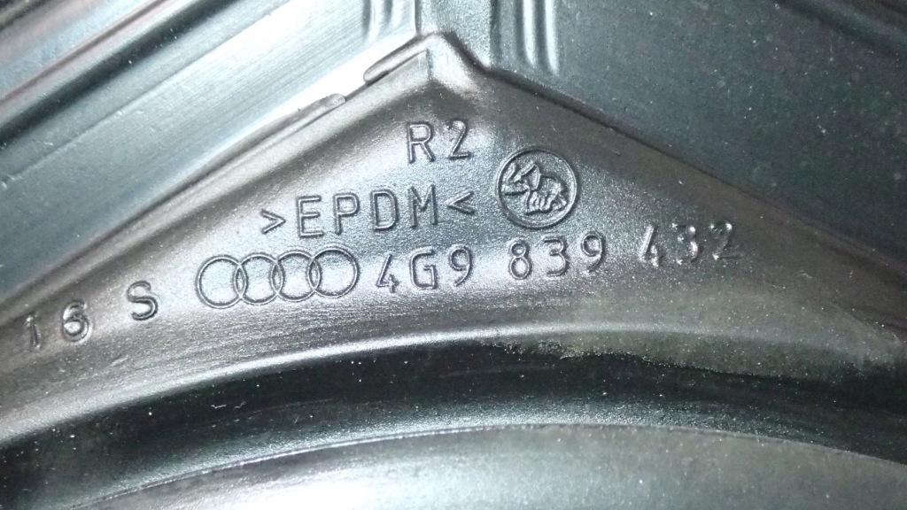 Прокладка скло двері правий 4g9839432 audi a6 c7 Оригінал
