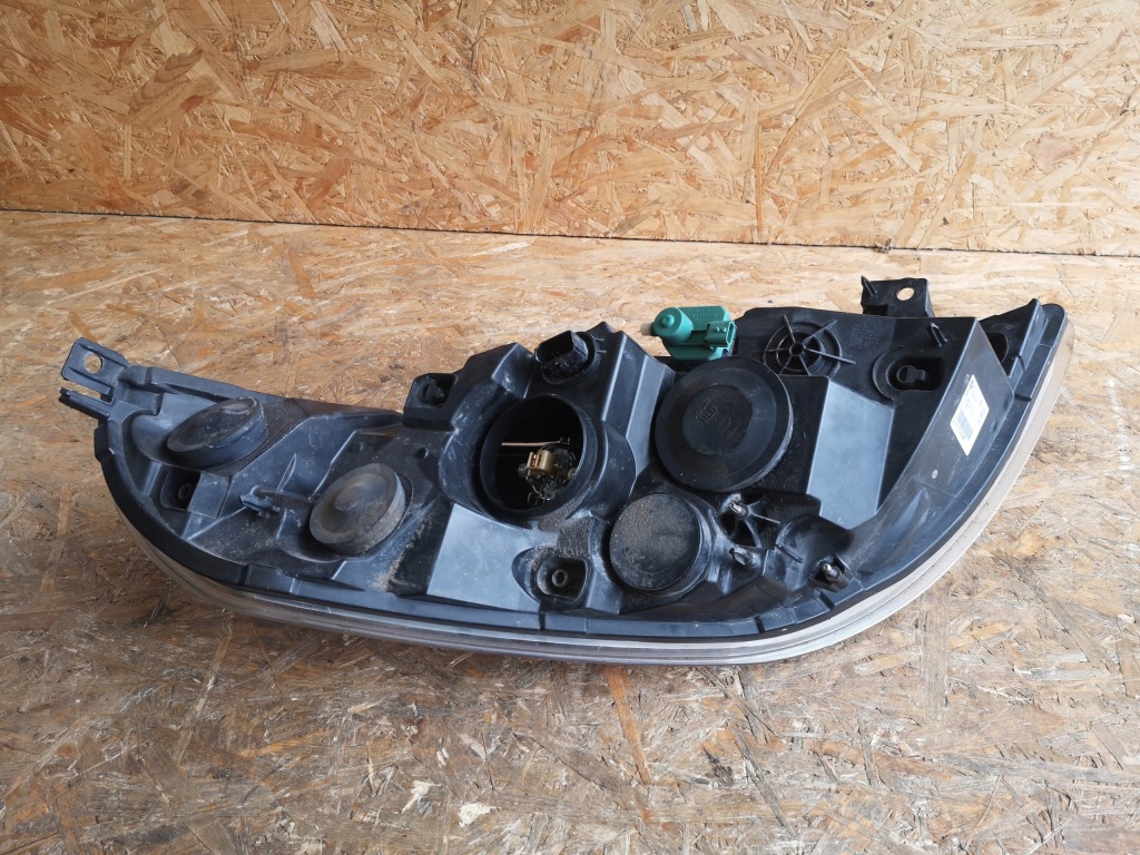 Renault master 3 рестайлінг  фара ліва перед 260600049r Доставка