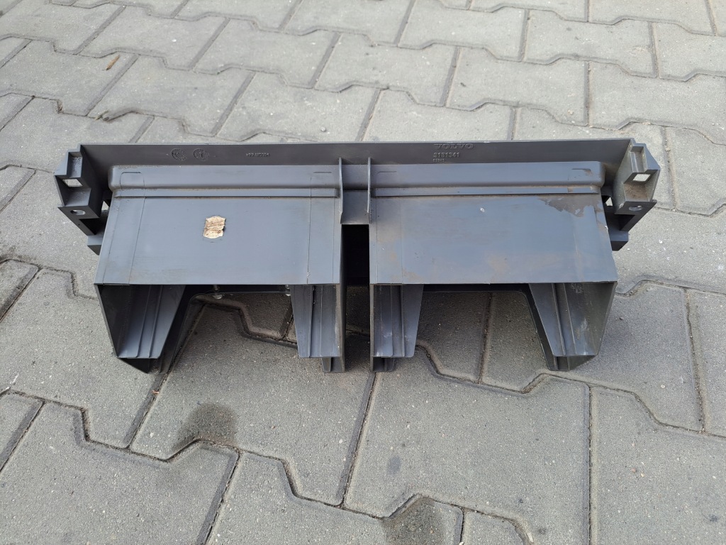 фото №2, Element консолі рамка радіо тахографа volvo fl 6 00-06