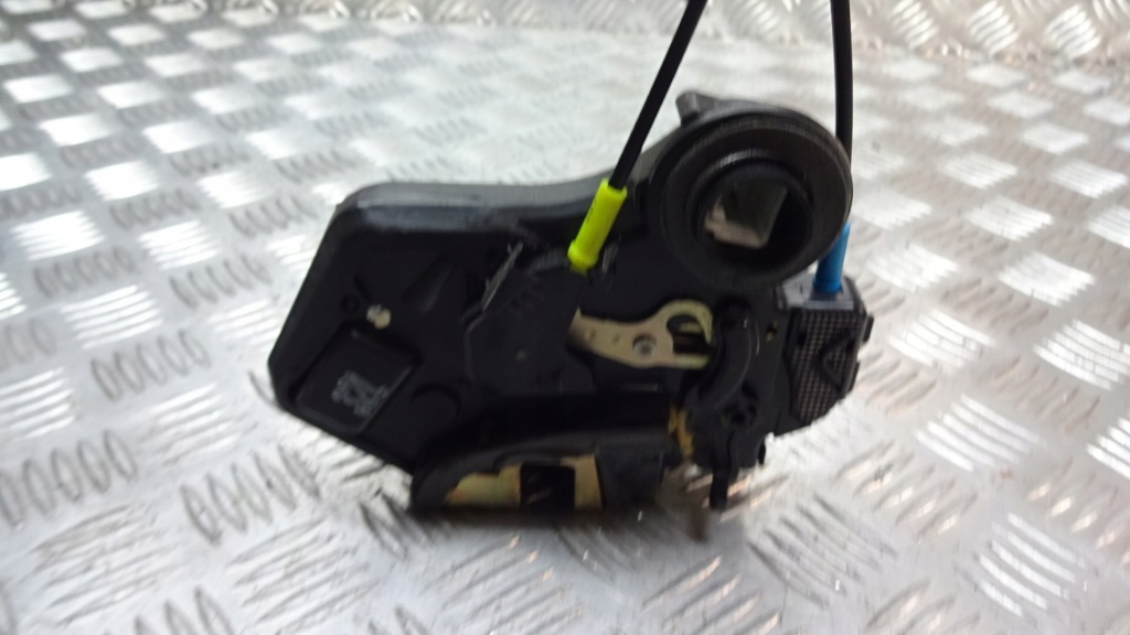 фото №4, Замок двері правий перед toyota avensis t25 2pin