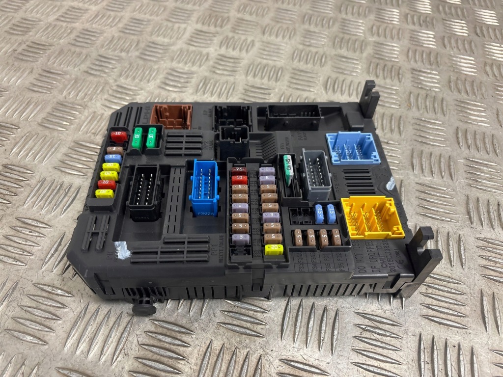 Купить Citroen jumpy 2017 рамка / модуль предохранителей