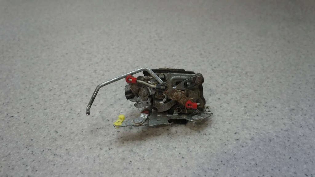 фото №3, Замок дверь правый перед передний правый toyota hiace iv