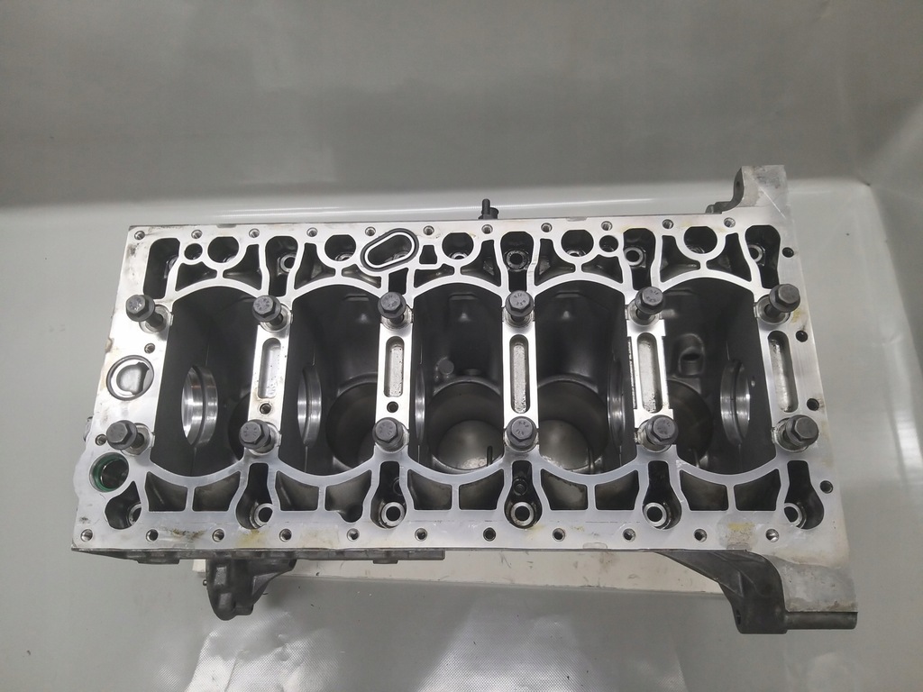 фото №11, Блок двигателя номинал 2.4 d5 163km d5244t volvo xc90 i xc70 s60 8653865