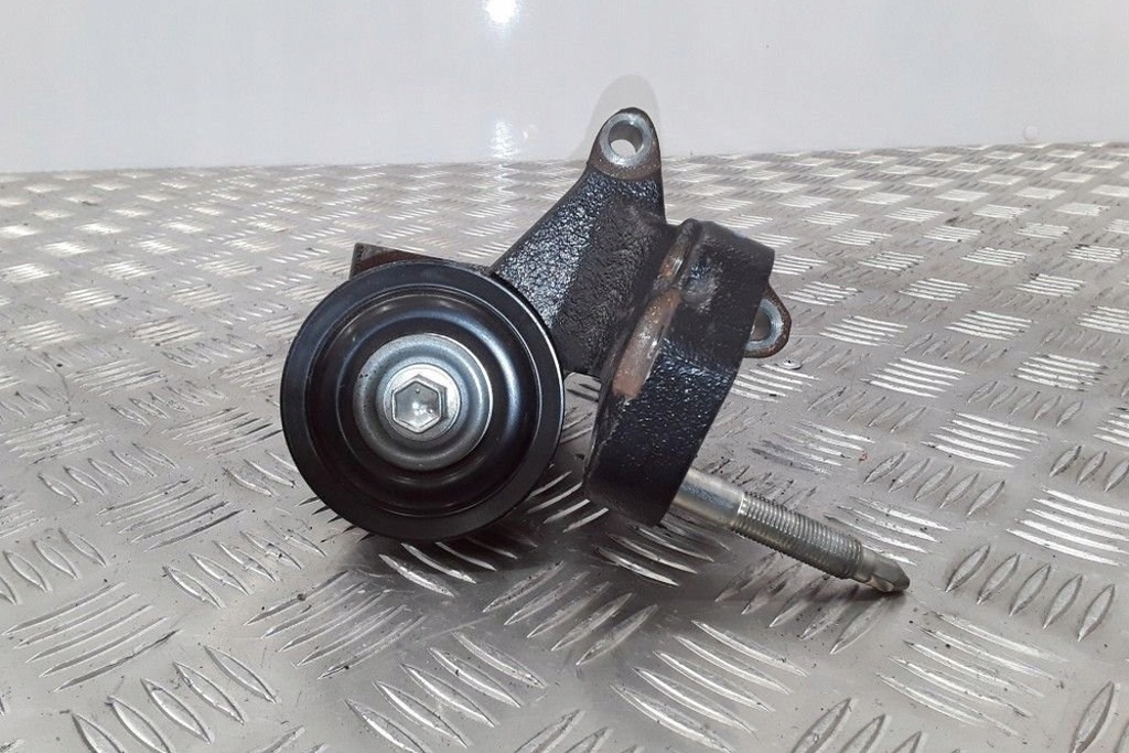 фото №6, Права кронштейн двигуна toyota auris _e18_ 123150r020 2.0l дизель 91kw 2014