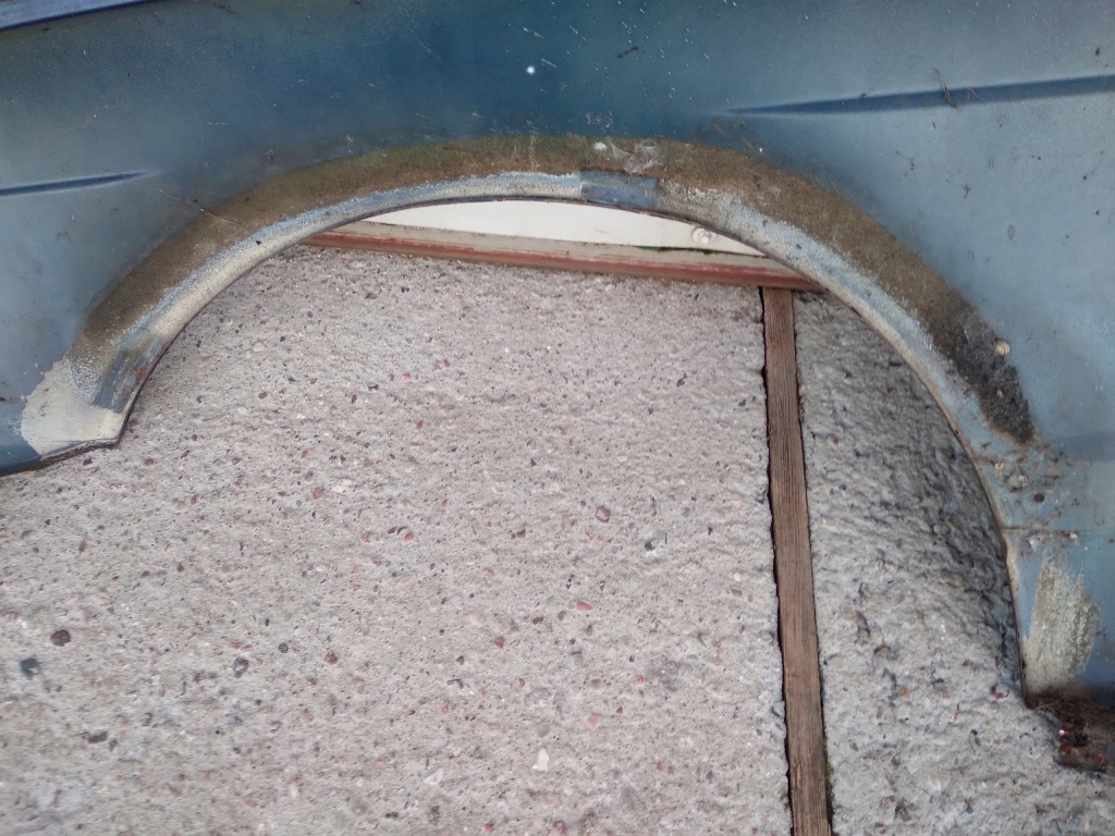 Bmw e32 крыло  правый  перед оригинал Недорого