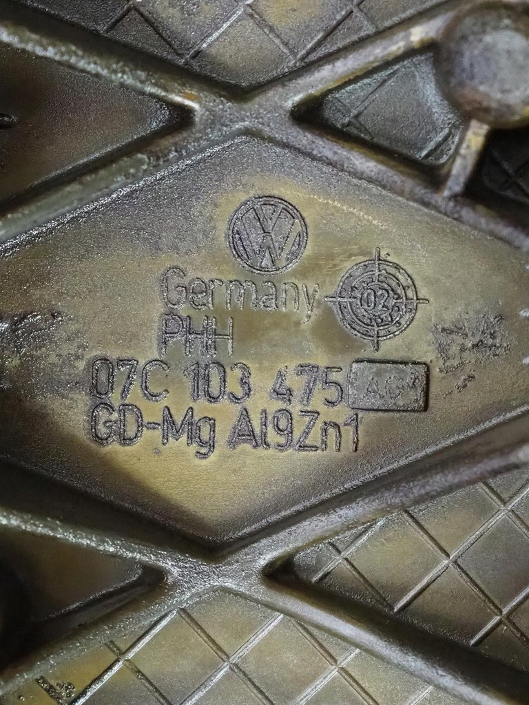 фото №14, Крышка клапанов левая a8 d3 6.0 bht 07c103475ag