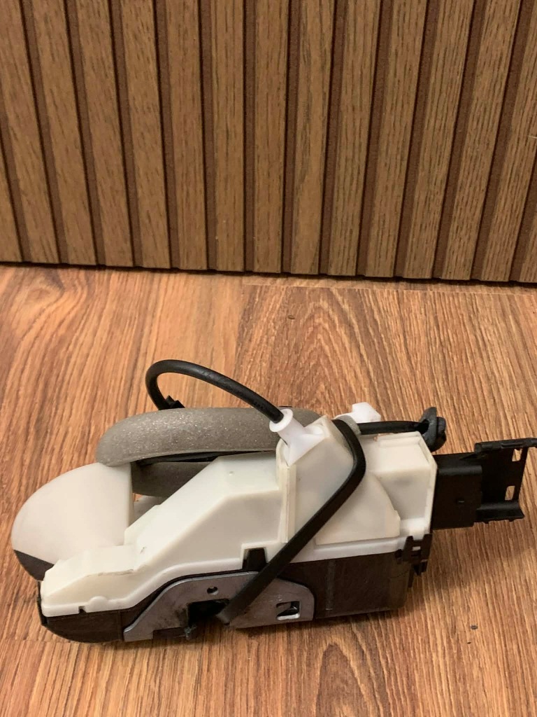 фото №1, Замок двері перед лівий citroen berlingo ii peugeot partner ii 9135eg ori