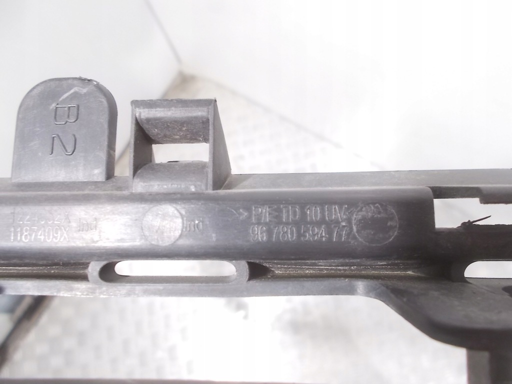 фото №10, Решітка середня бампера peugeot 2008 i lift 16-19 9678059477 оригінал