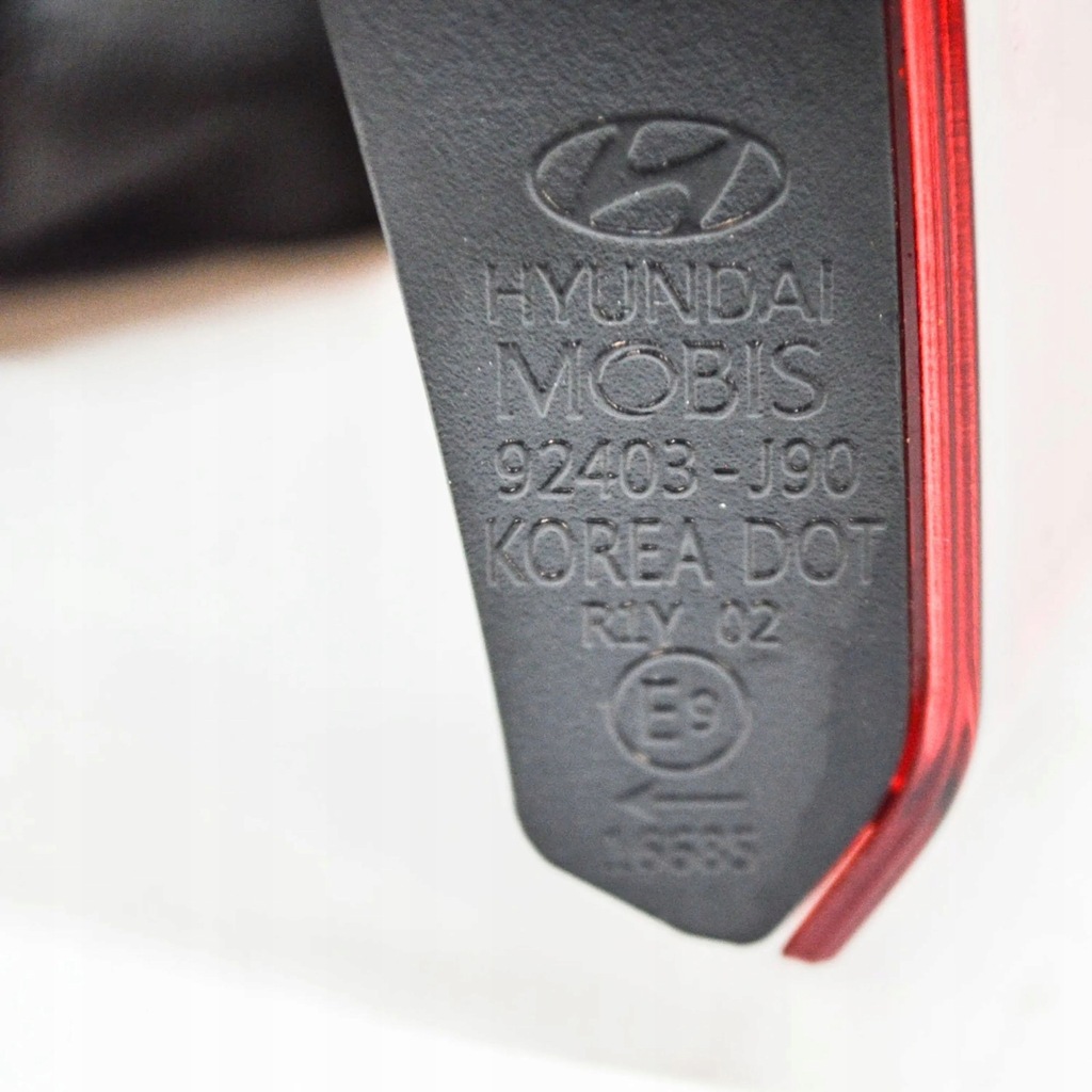 фото №9, Hyundai kona i 2018 правая сторона лампы задний крышки багажника