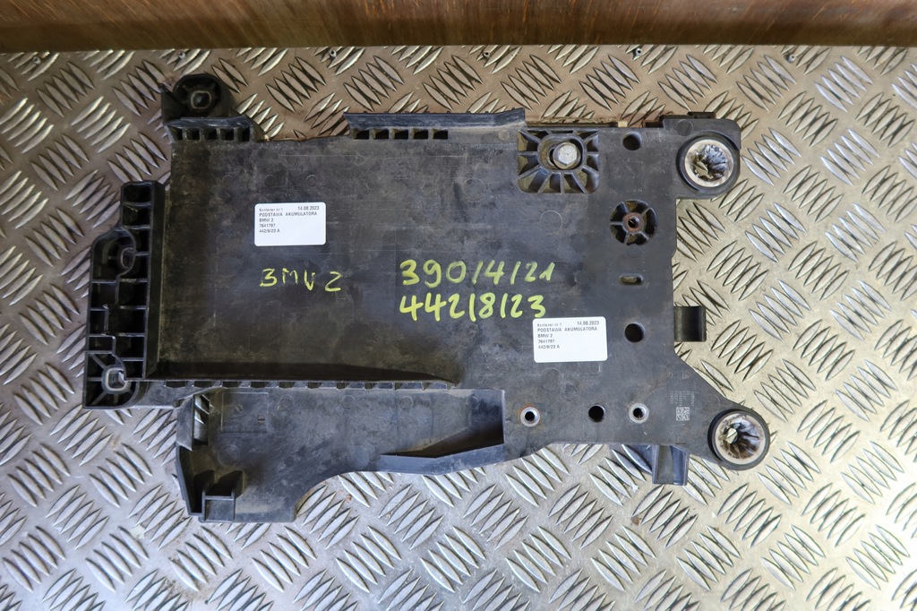 фото №1, Основание аккумулятор bmw 2 7641797