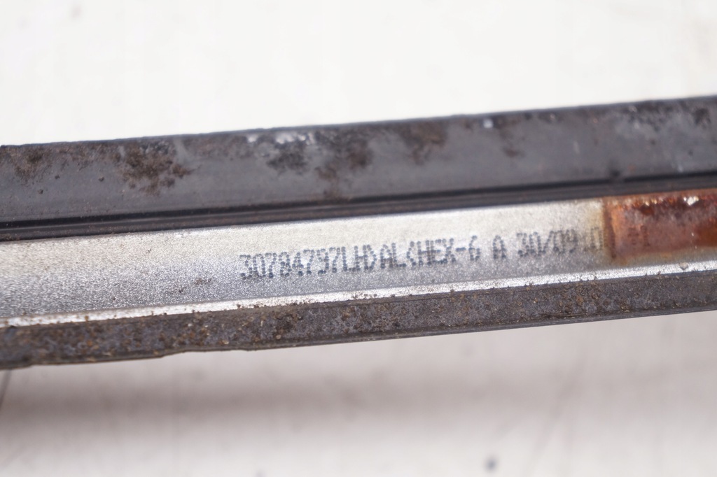 фото №6, Volvo xc60 i молдинг стекло передней левая перед лобовое 30784797 477-46