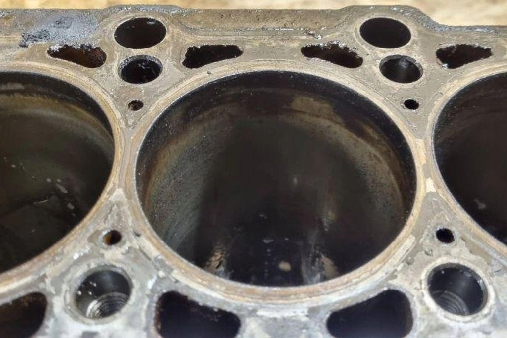 фото №7, Блок двигуна volvo 850 estate lw 046103021 2.46l дизель 103kw 1994