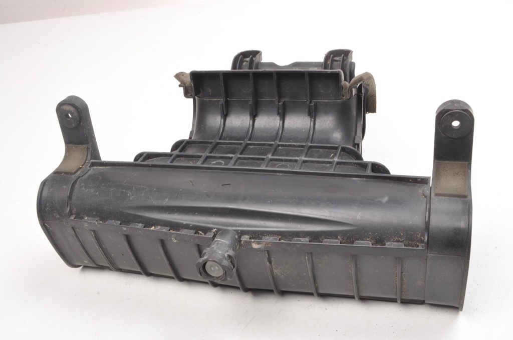 Aston martin vantage 4.7 воздуховод воздуха ловушка 6g33-9p866-cb Недорого