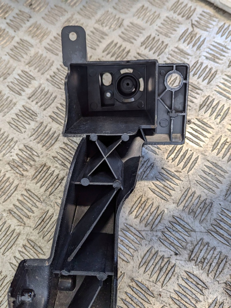 фото №12, Volvo xc40 2017-2025 направляющая кронштейн крыла левая