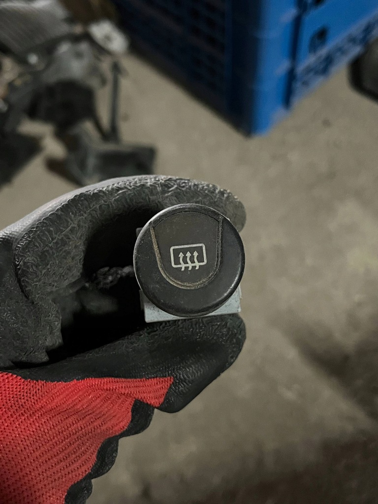 фото №1, Переключатель подогрев стекло передней berlingo 08-