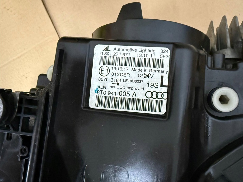 Audi a5 8t рестайлинг  фара bi-xenon led левая 8t0941005a правый  8t0941044a комплект Киев