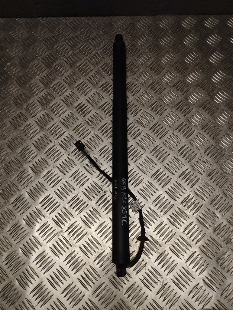 фото №8, Porsche macan 95b привід амортизатор кришки 95b827851c