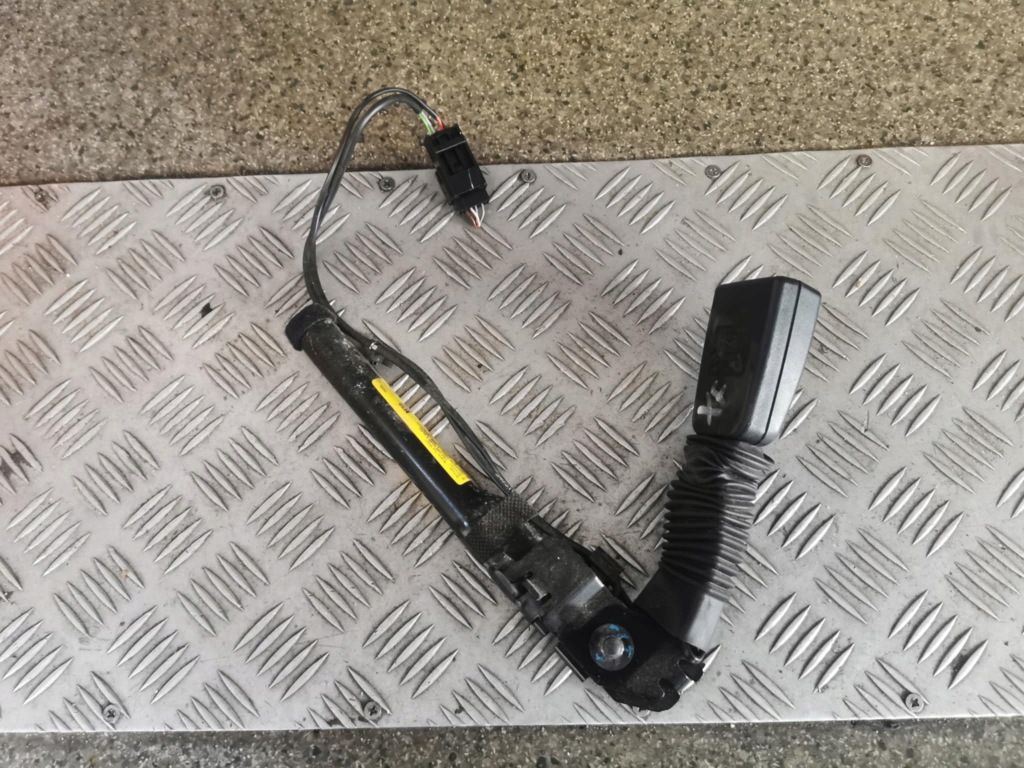 фото №1, Пряжка поперечина безопасности левый перед jaguar xj x351 34052594b