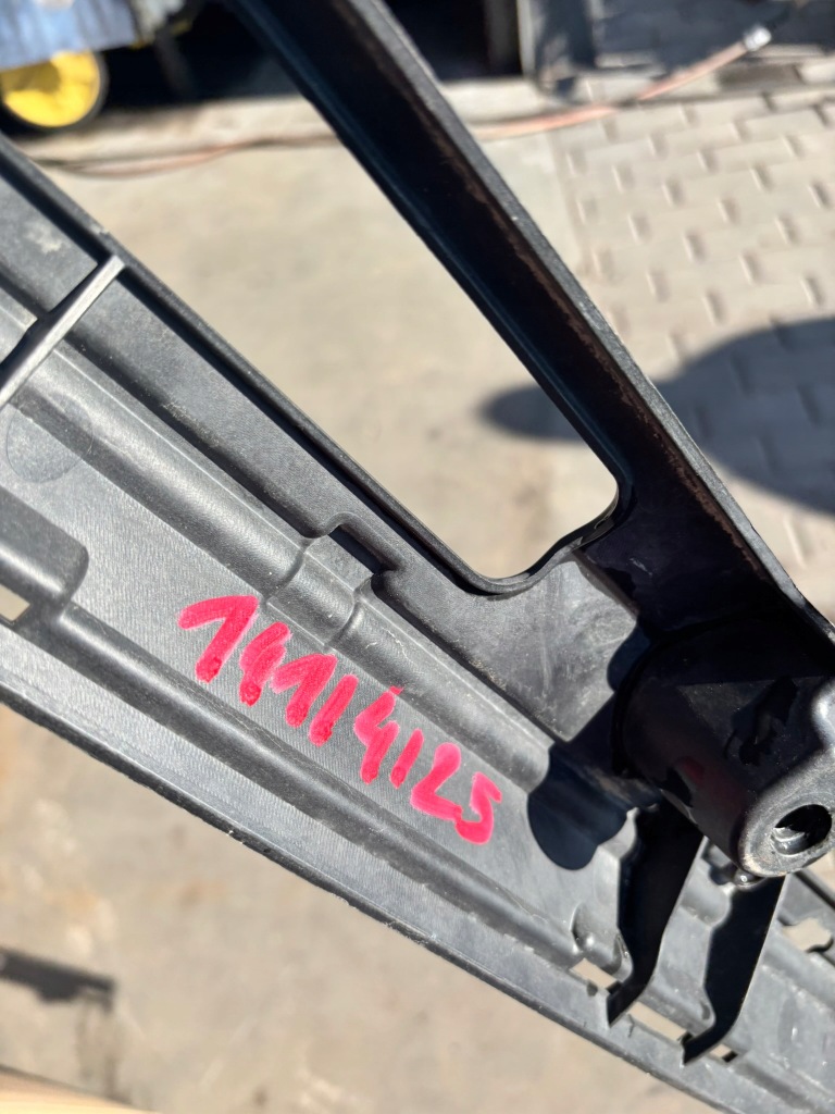 фото №8, Mercedes ml w166 amg накладка каркас порог правый a1666980227