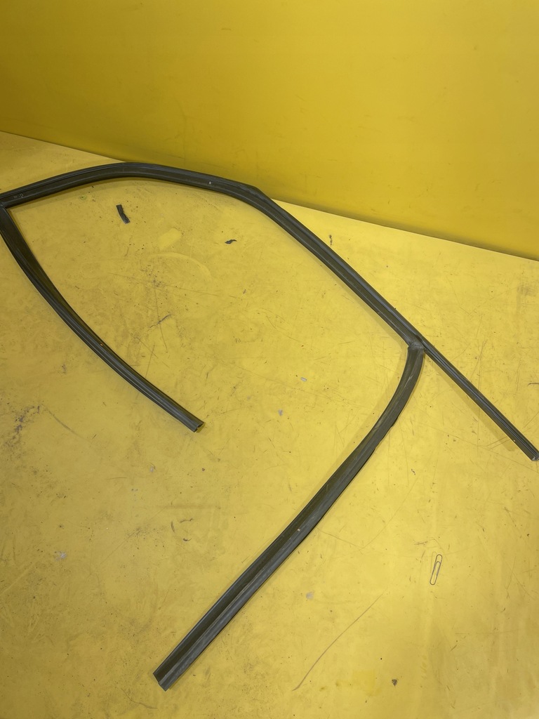 фото №1, Ford galaxy mk3 - прокладка скло - лівий задня - rz1r7p3