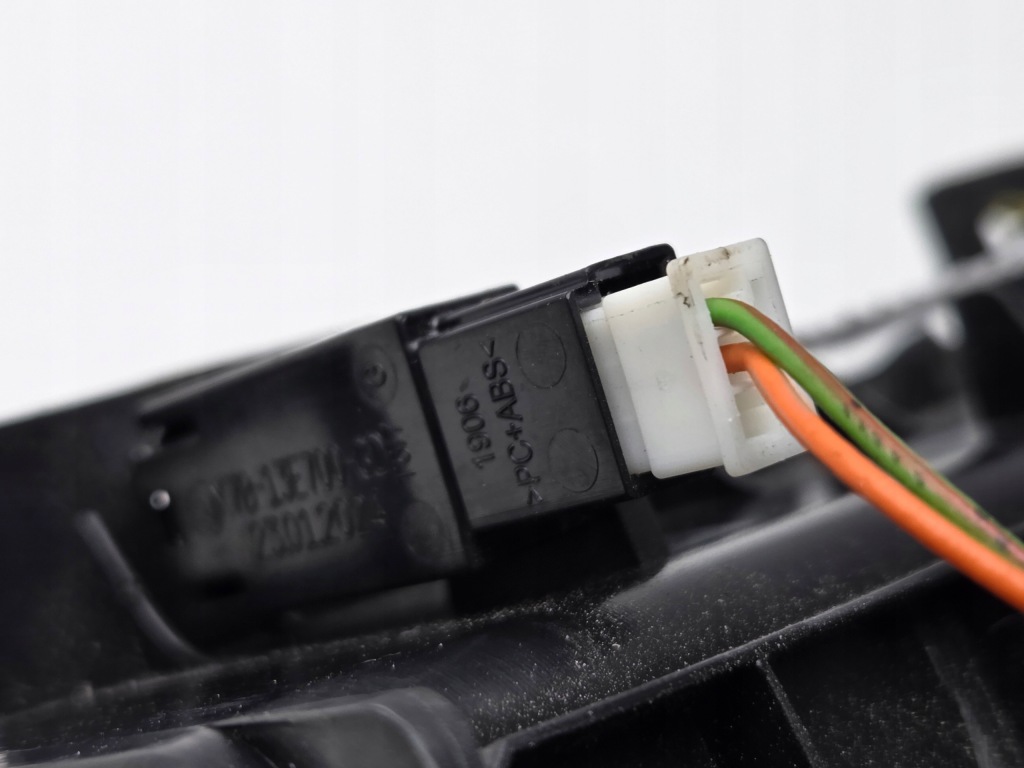 Ford focus mk4 ford kuga mk3 рестайлінг  накладка корпус зарядний пристрій nx7b-a048w42 Доставка