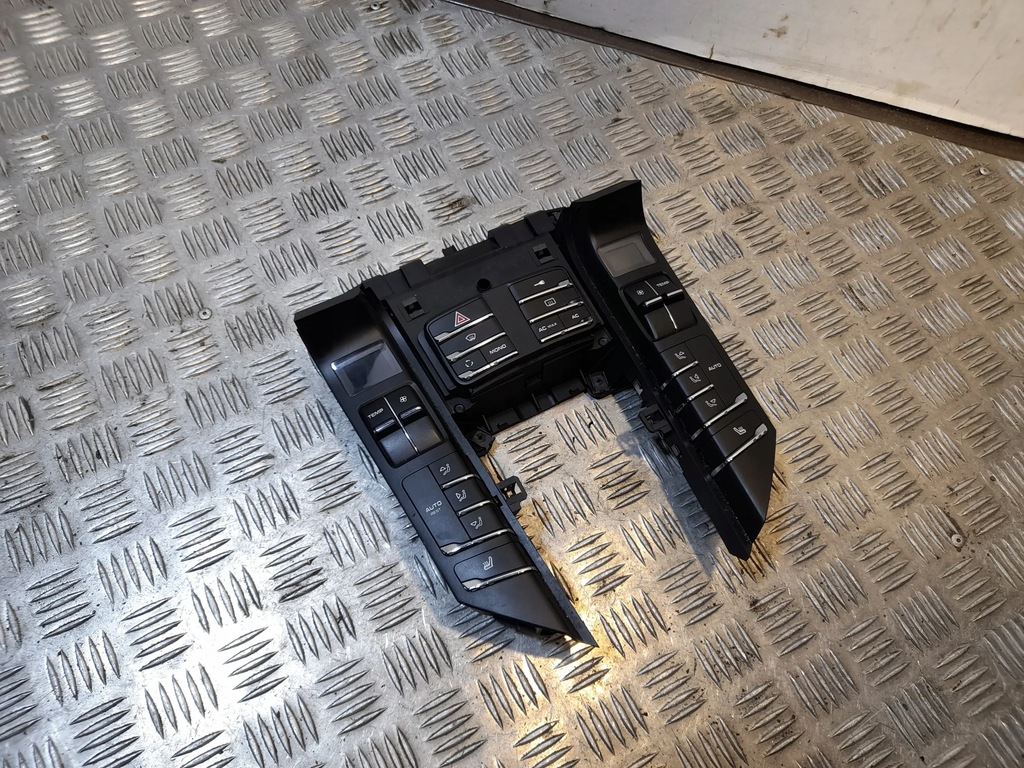 фото №1, Porsche cayenne 92a 2011 панель кондиционера