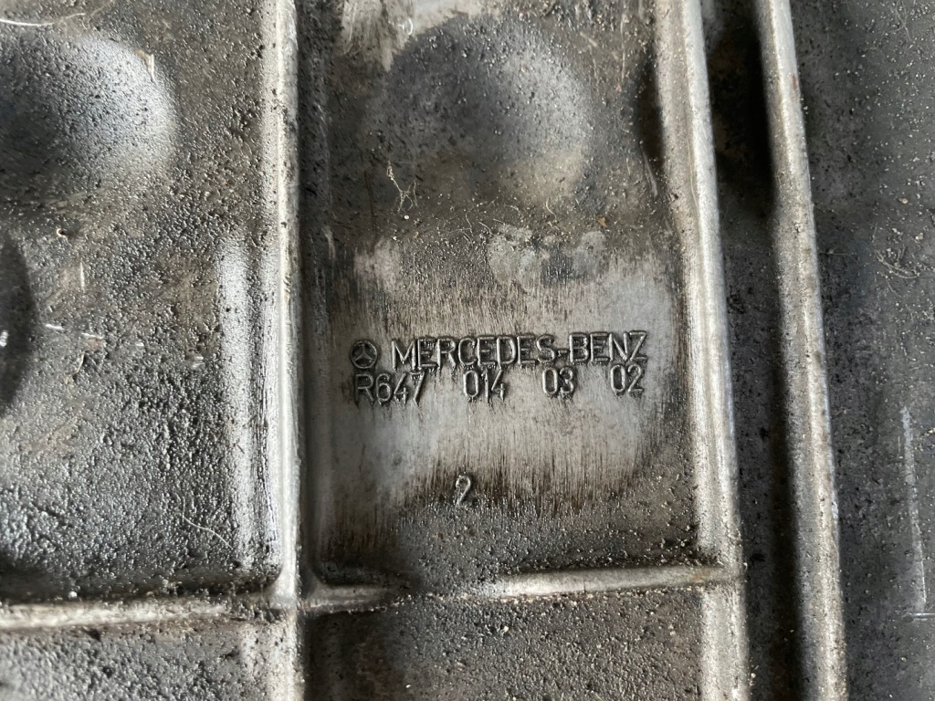 Поддон масла масляная mercedes c-klasa w203 2.7 cdi r6470140302 Оригинал