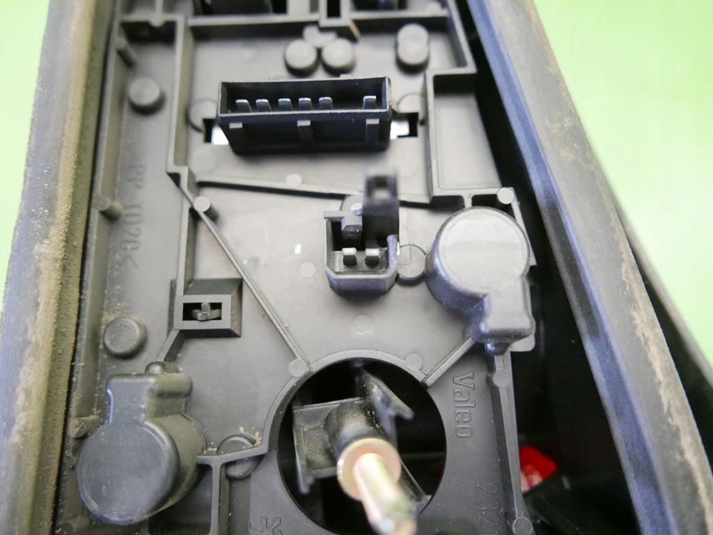 фото №11, Лампа левая задняя valeo peugeot 306 phii hb 3d 97-99